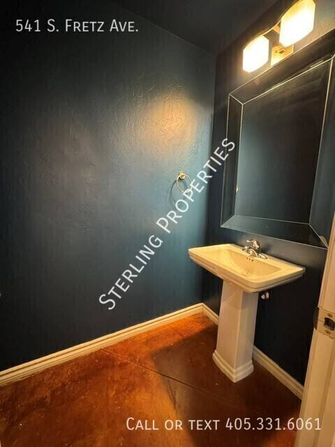 Townhouse for rent at 541 S Fretz Ave, Edmond, OK 73003