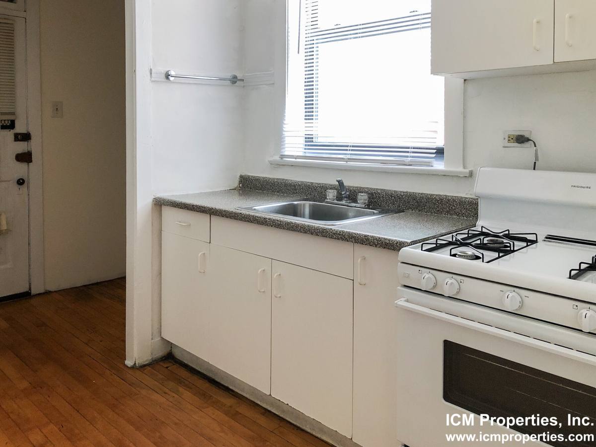 Apartment for rent at 3925 N Keeler Ave #2E, Chicago, IL 60641