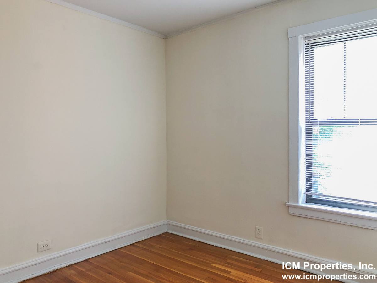 Apartment for rent at 3925 N Keeler Ave #2E, Chicago, IL 60641