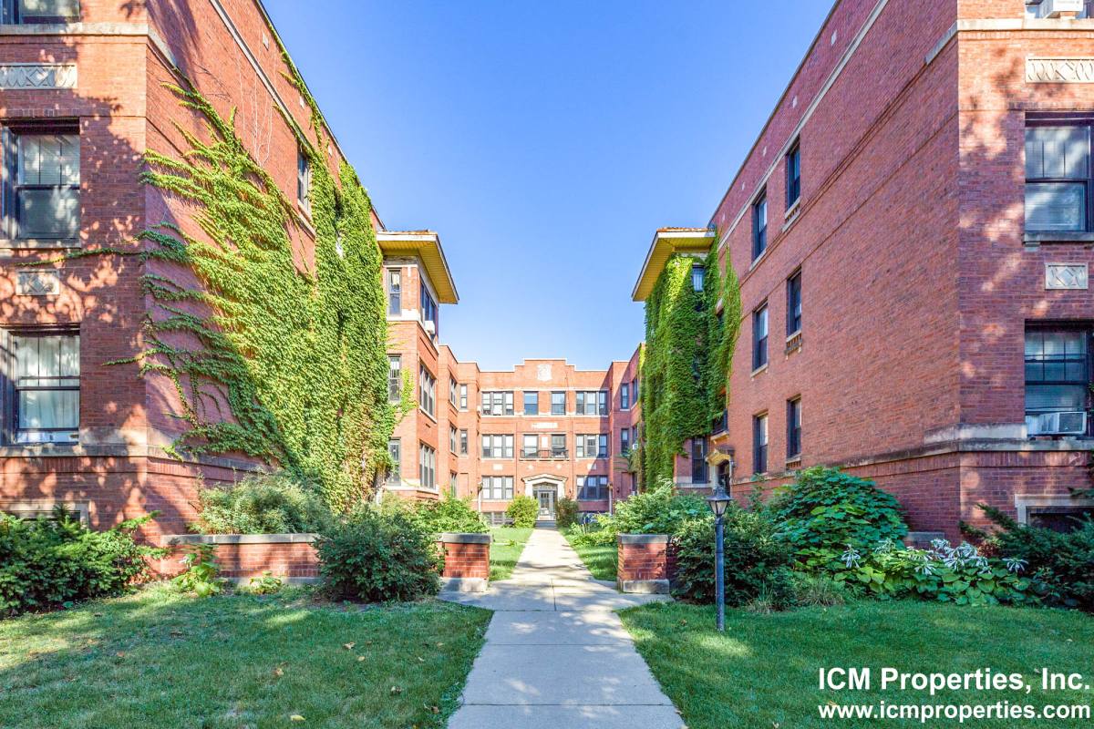 Apartment for rent at 3925 N Keeler Ave #2E, Chicago, IL 60641