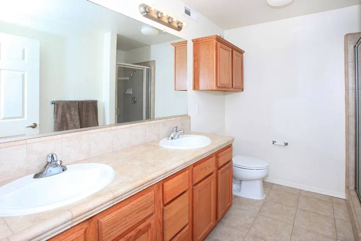 Apartment for rent at 8755 N Chestnut Ave, Fresno, CA 93720