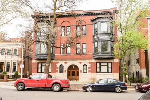 Apartment for rent at 1008 W Altgeld #1, Chicago, IL 60614