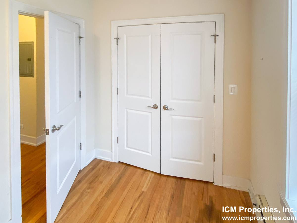 Apartment for rent at 617 W Melrose St #A3, Chicago, IL 60657