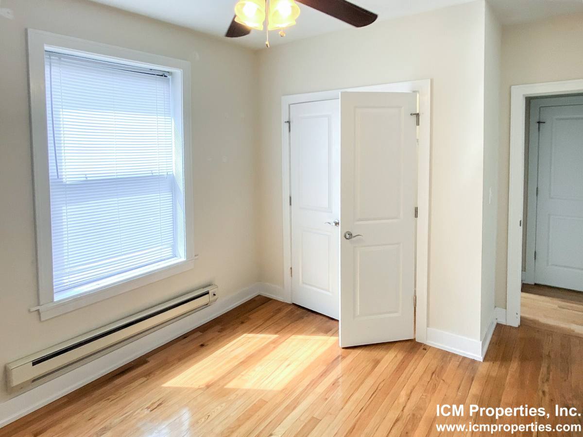 Apartment for rent at 617 W Melrose St #A3, Chicago, IL 60657