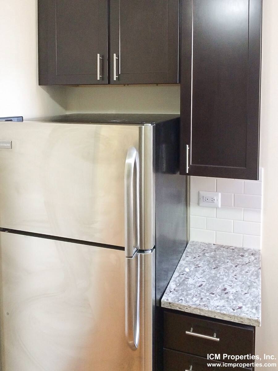 Apartment for rent at 617 W Melrose St #A3, Chicago, IL 60657