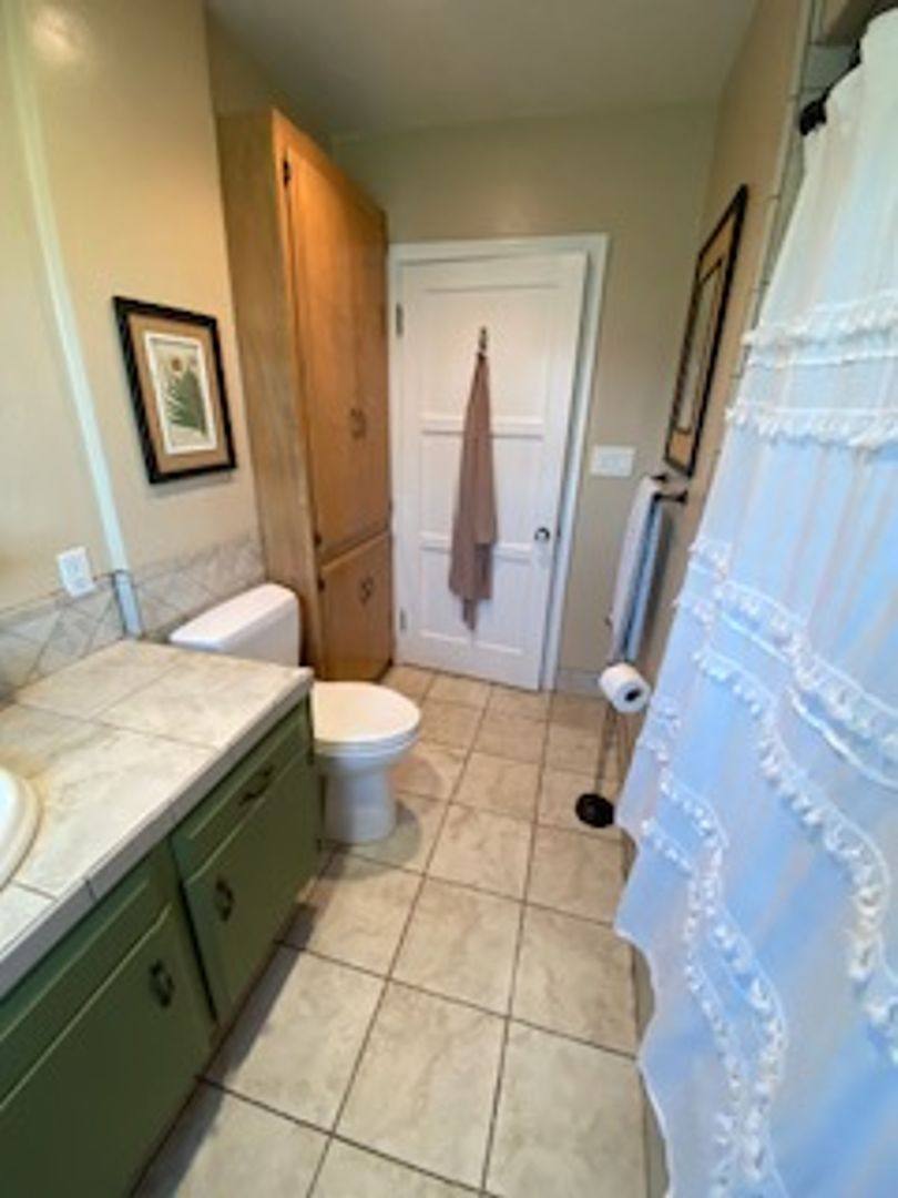 House for rent at 1420 W Kaweah Ave, Visalia, CA 93277