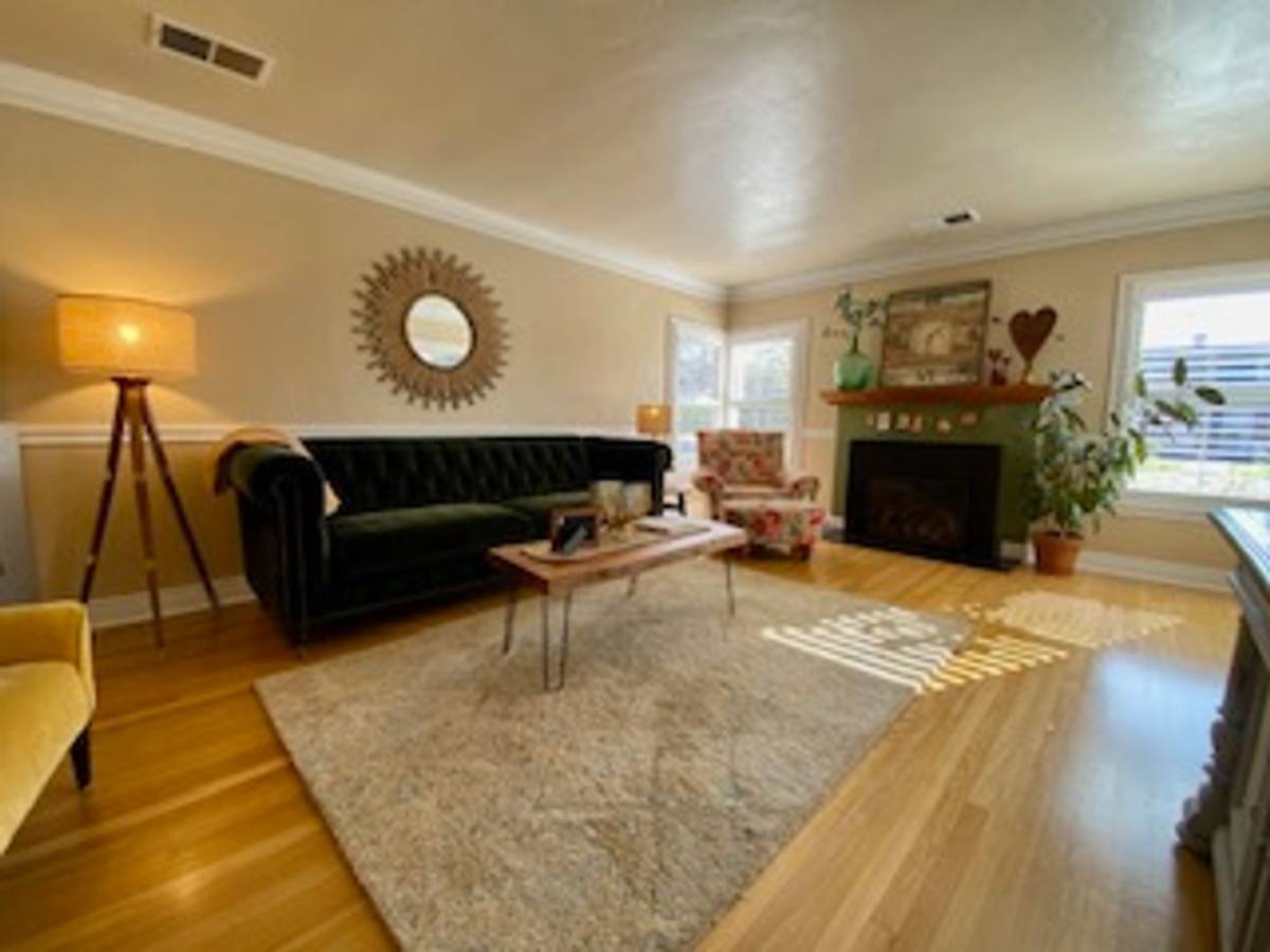 House for rent at 1420 W Kaweah Ave, Visalia, CA 93277