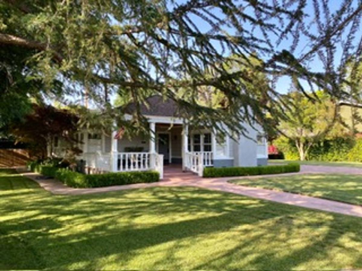 House for rent at 1420 W Kaweah Ave, Visalia, CA 93277