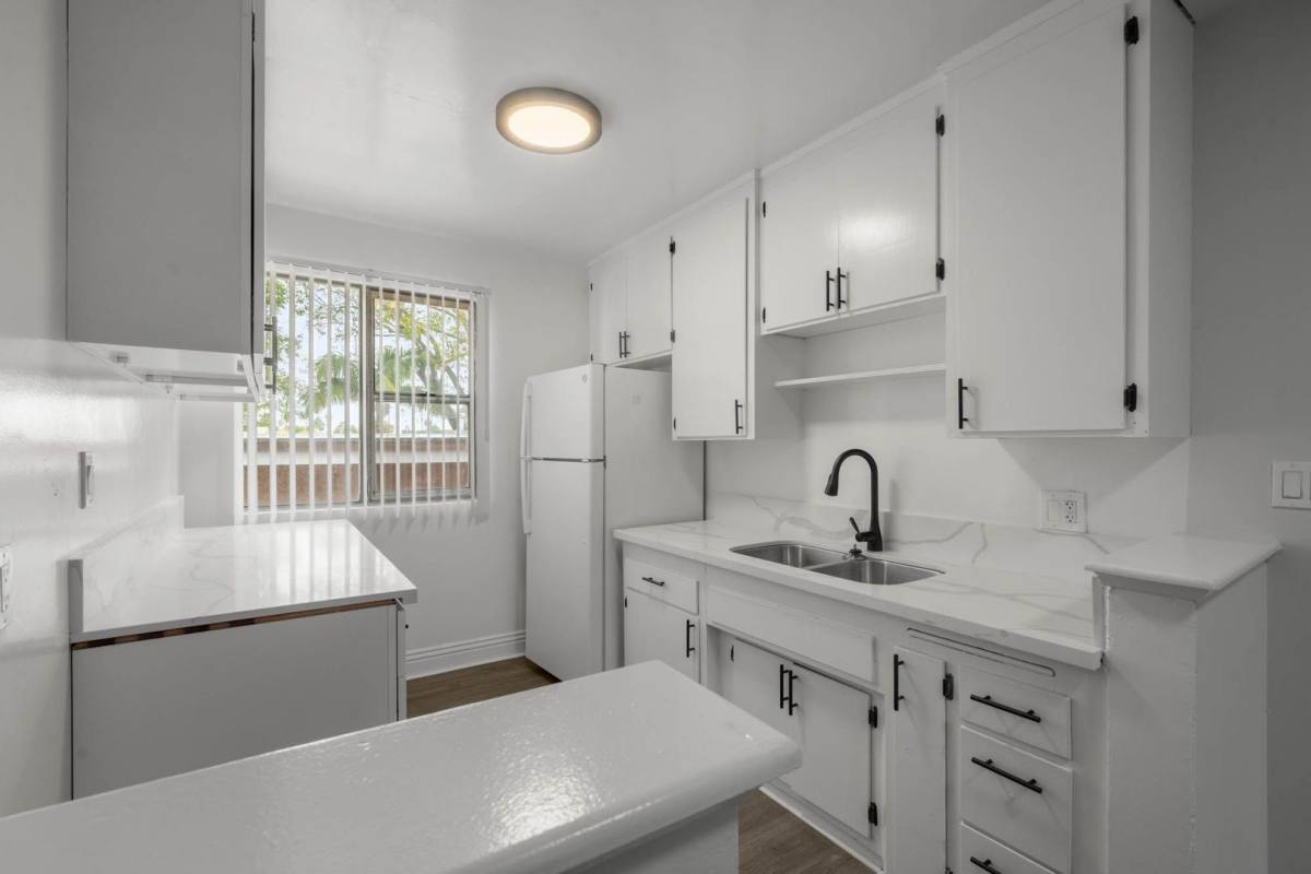 Apartment for rent at 3907 Roxanne Ave, Los Angeles, CA 90008