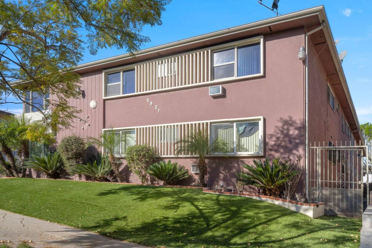 Apartment for rent at 3907 Roxanne Ave, Los Angeles, CA 90008