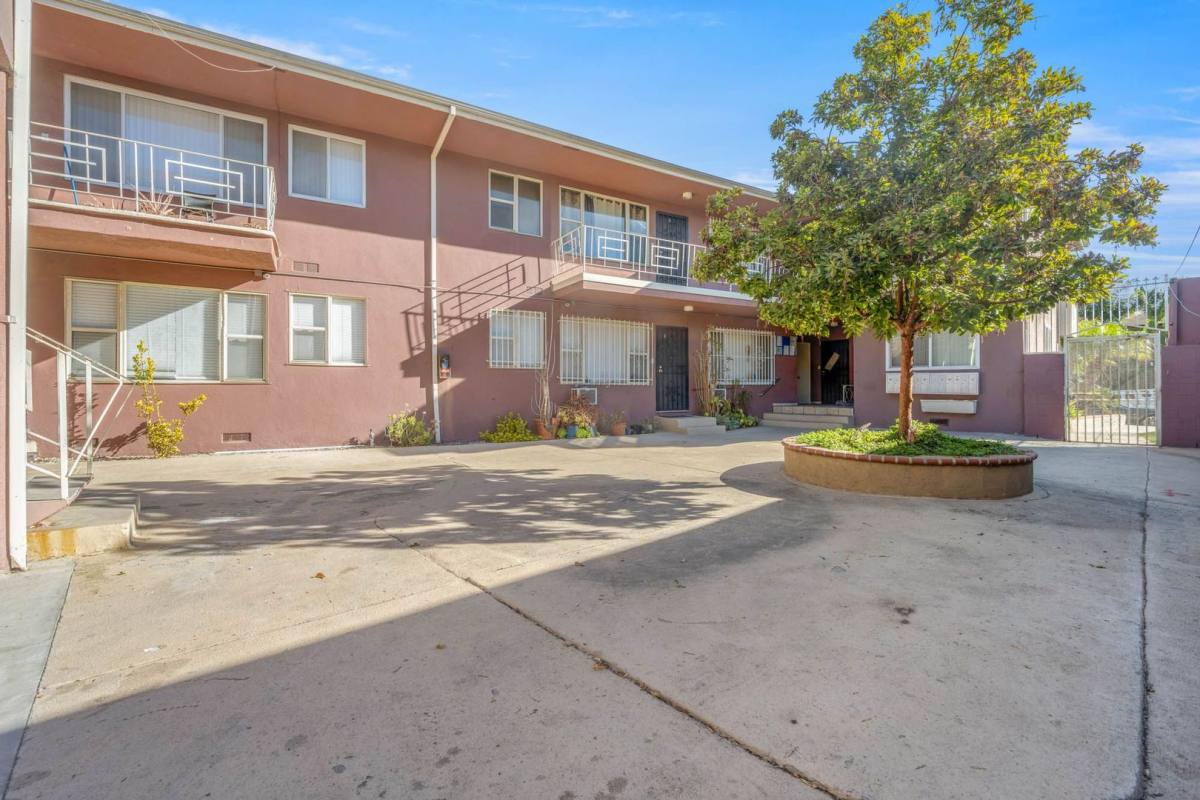 Apartment for rent at 3907 Roxanne Ave, Los Angeles, CA 90008
