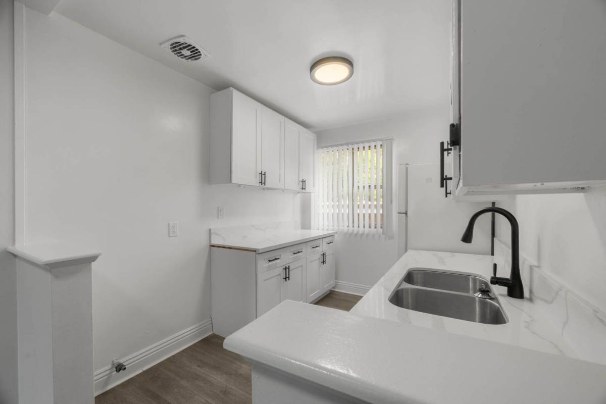 Apartment for rent at 3907 Roxanne Ave, Los Angeles, CA 90008