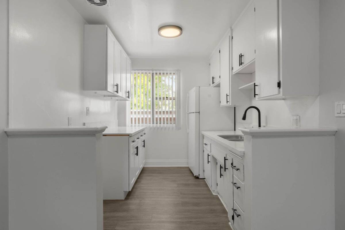 Apartment for rent at 3907 Roxanne Ave, Los Angeles, CA 90008