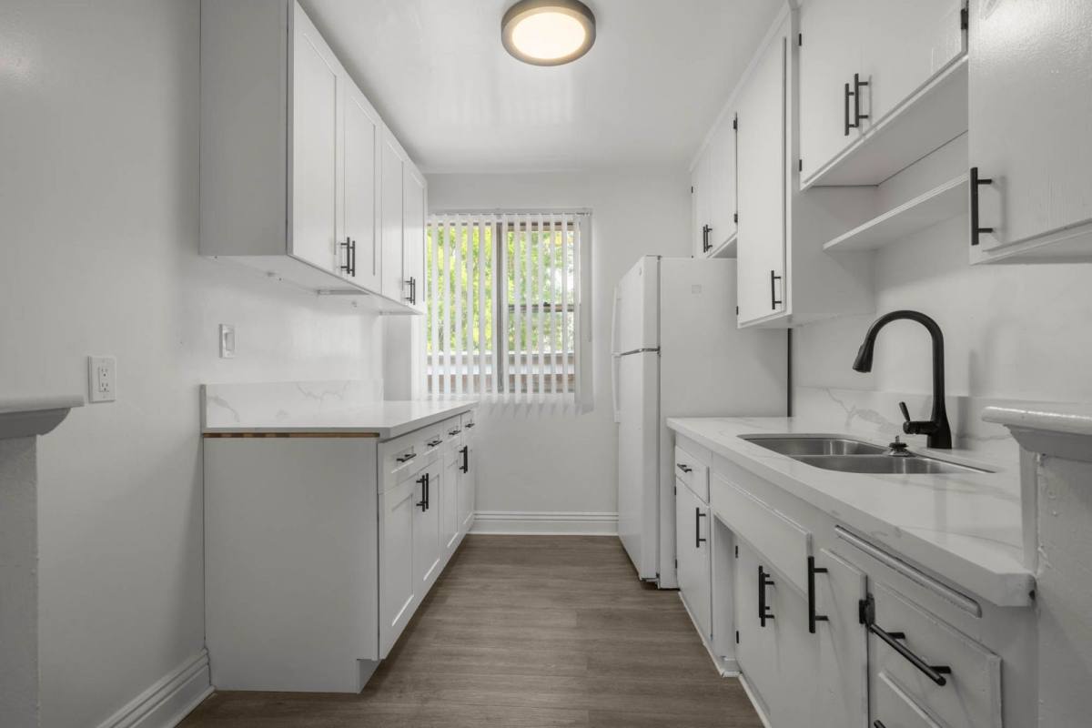 Apartment for rent at 3907 Roxanne Ave, Los Angeles, CA 90008