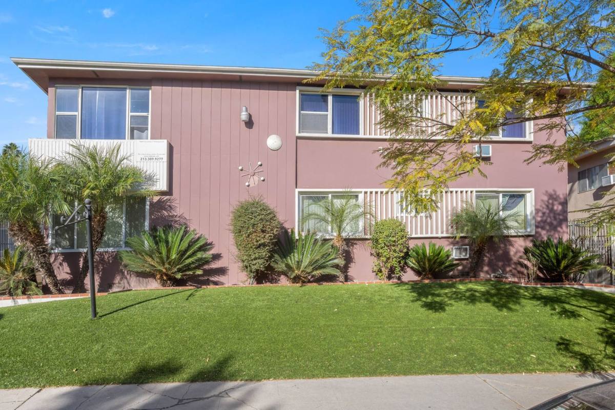 Apartment for rent at 3907 Roxanne Ave, Los Angeles, CA 90008