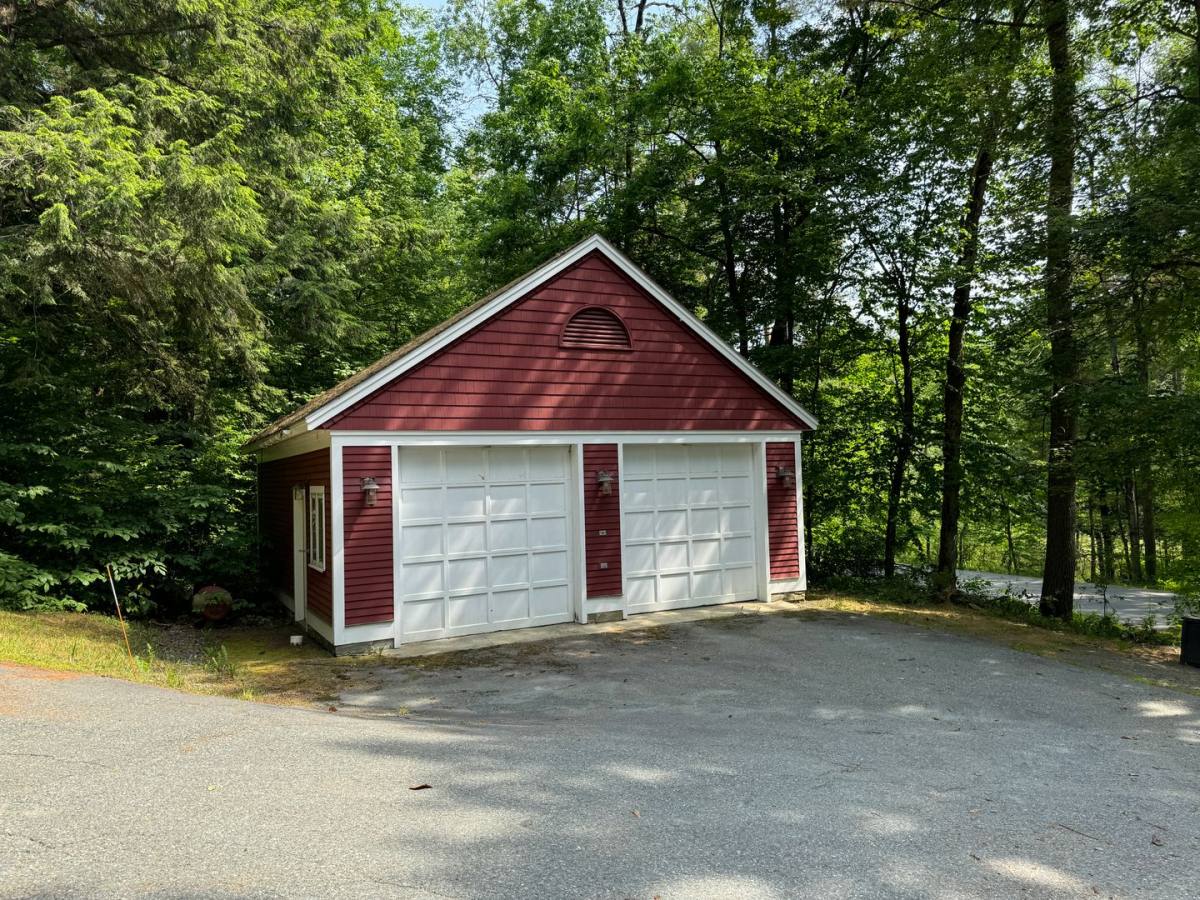 Apartment for rent at 1490 & 1494 Beaver Meadow Rd, Norwich, VT 05055