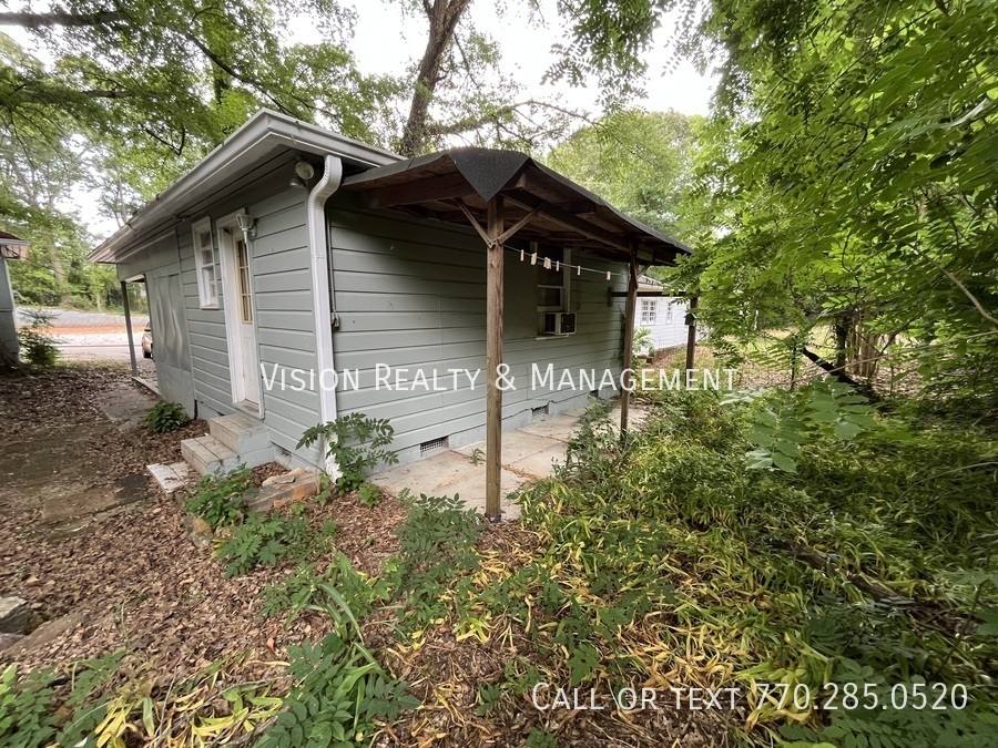 Apartment for rent at 121 Howell Rd #B, Carrollton, GA 30117