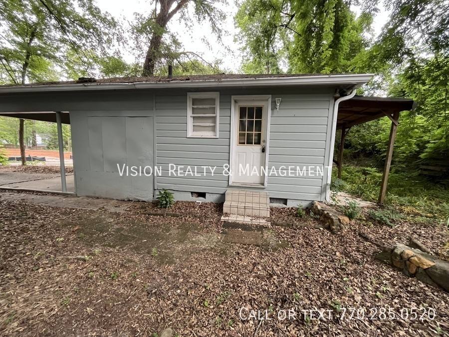 Apartment for rent at 121 Howell Rd #B, Carrollton, GA 30117
