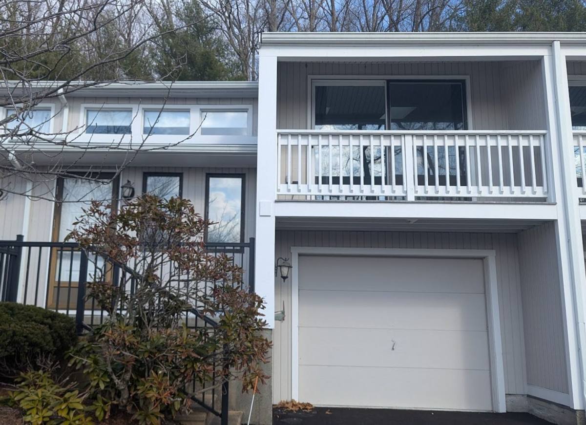 Townhouse for rent at 17 Coventry Rd, Grafton, MA 01519