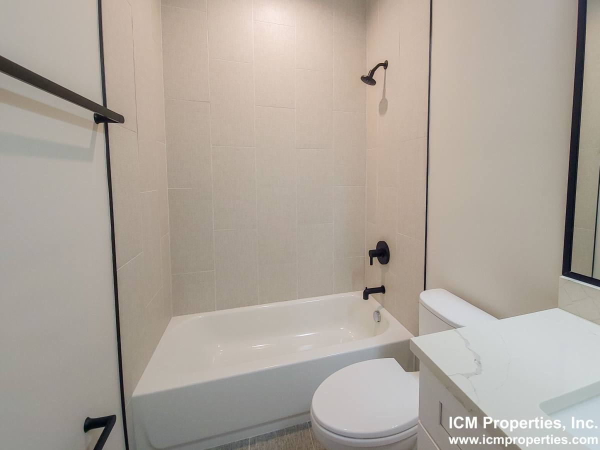 Apartment for rent at 2020 W Montrose #3B, Chicago, IL 60625