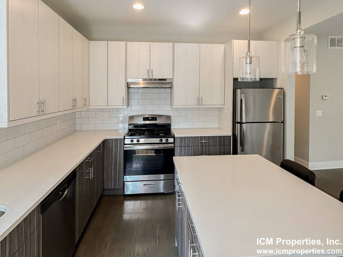 Apartment for rent at 2618 N Rockwell St #2F, Chicago, IL 60647