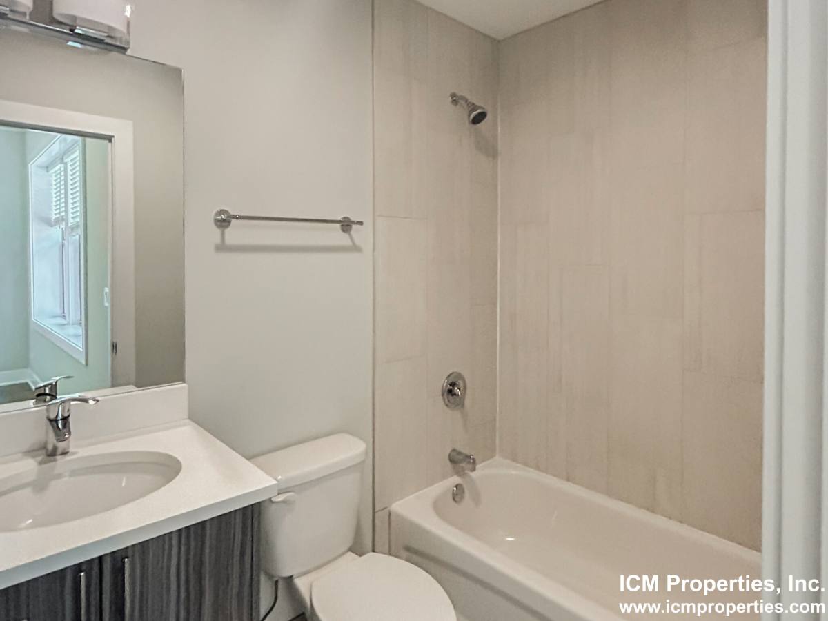 Apartment for rent at 2618 N Rockwell St #2F, Chicago, IL 60647