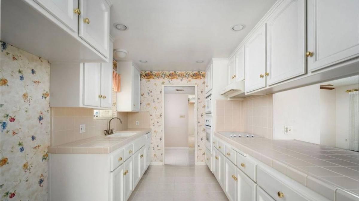 House for rent at 6604 Cherrywood Ave, Bakersfield, CA 93308