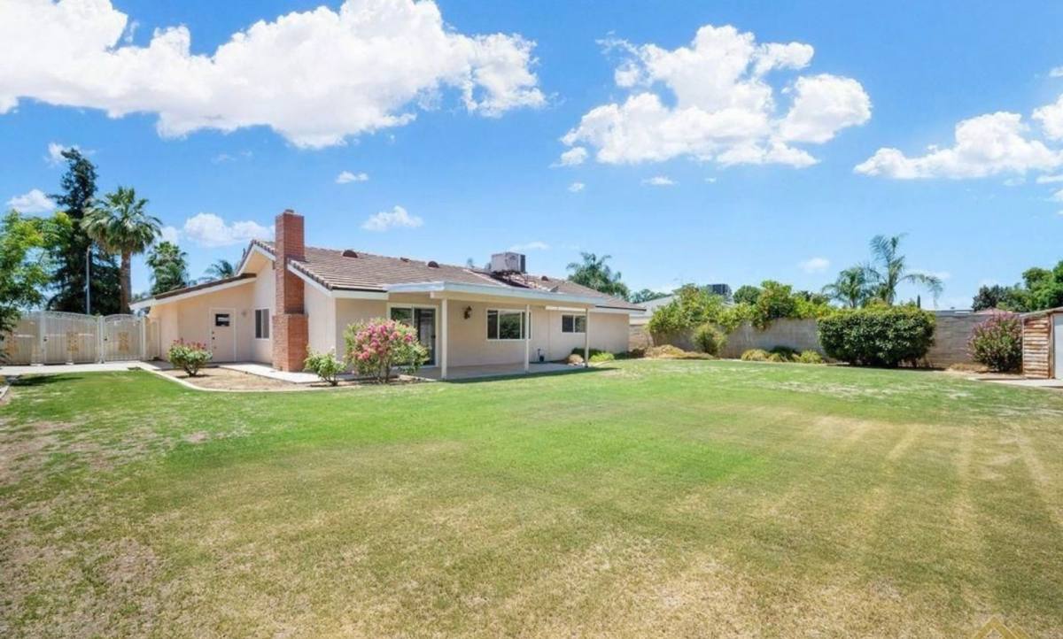 House for rent at 6604 Cherrywood Ave, Bakersfield, CA 93308