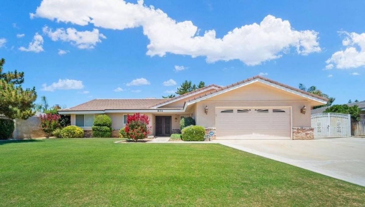 House for rent at 6604 Cherrywood Ave, Bakersfield, CA 93308