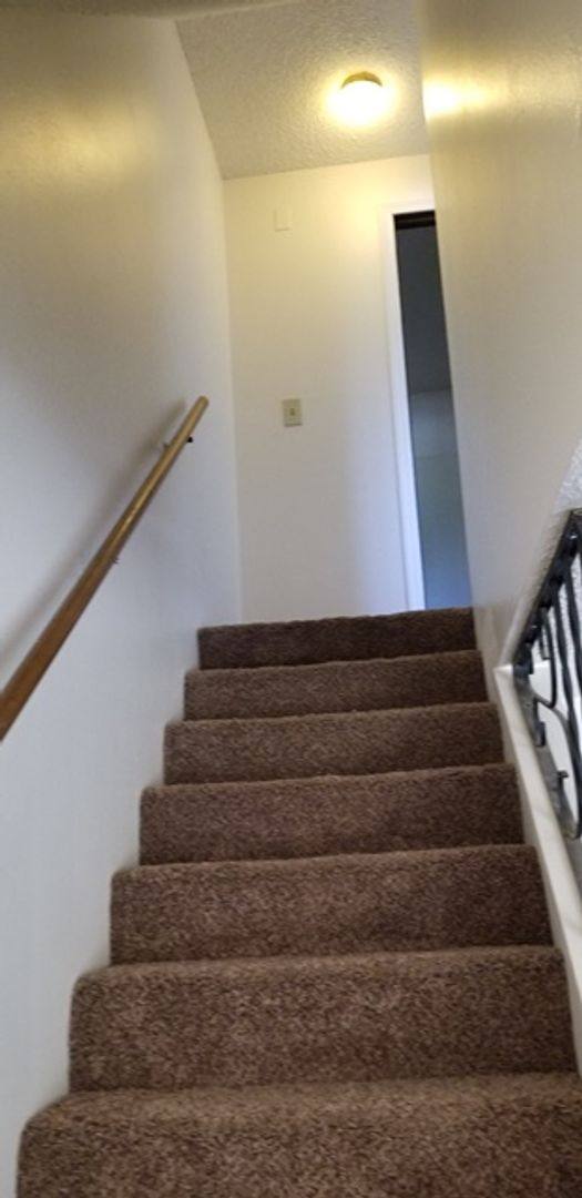Townhouse for rent at 24 Nevada St, Klamath Falls, OR 97601