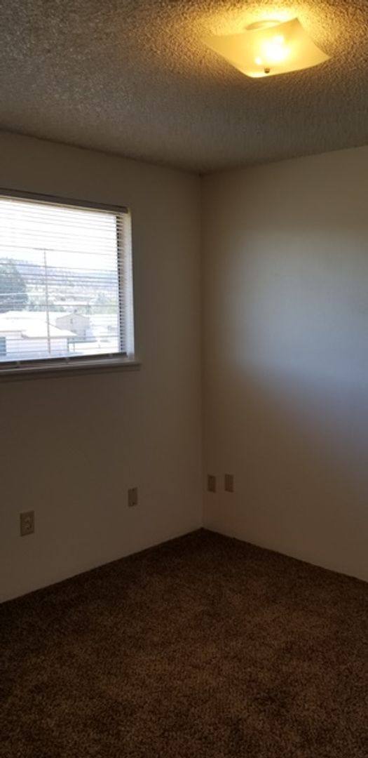 Townhouse for rent at 24 Nevada St, Klamath Falls, OR 97601