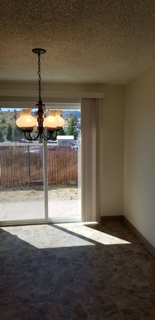Townhouse for rent at 24 Nevada St, Klamath Falls, OR 97601