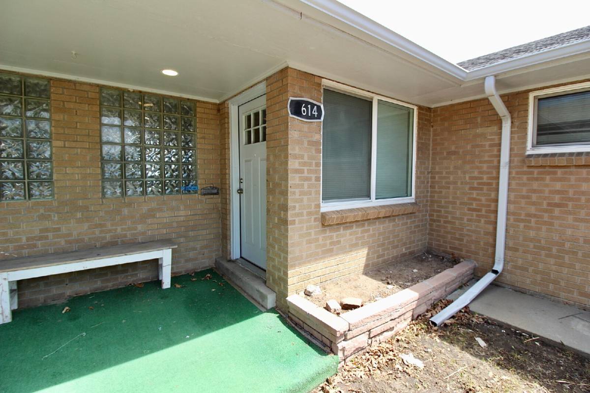 Townhouse for rent at 3614 N Monaco St Parkway, Denver, CO 80207