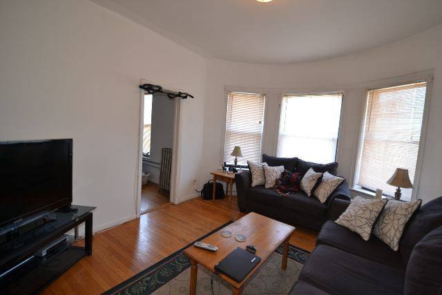 Apartment for rent at 921 Waveland #DA9, Chicago, IL 60657