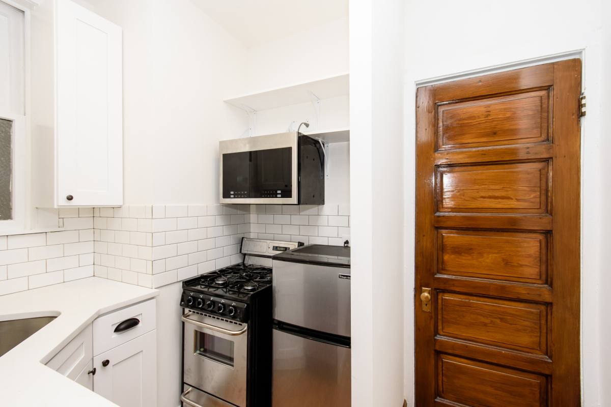 Apartment for rent at 1008 W Altgeld #10, Chicago, IL 60614