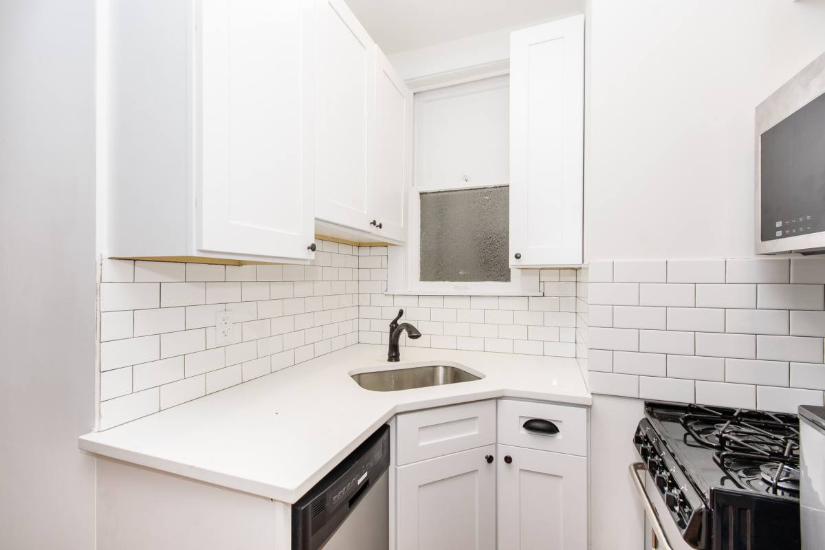 Apartment for rent at 1008 W Altgeld #10, Chicago, IL 60614