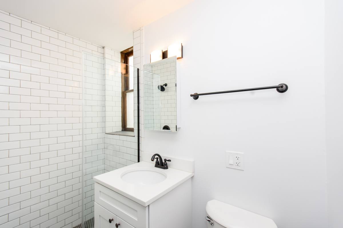 Apartment for rent at 1008 W Altgeld #10, Chicago, IL 60614
