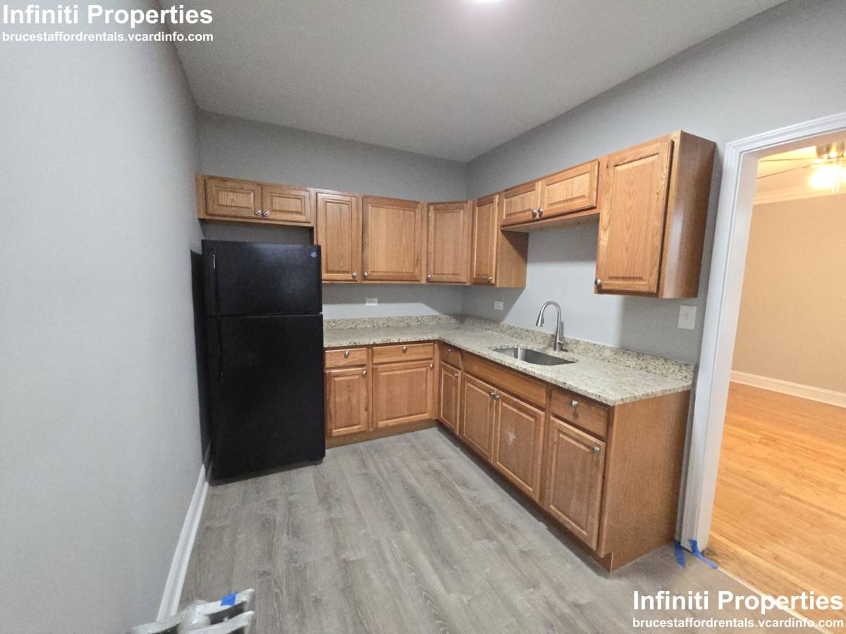 Apartment for rent at 656 E 81st #1, Chicago, IL 60619