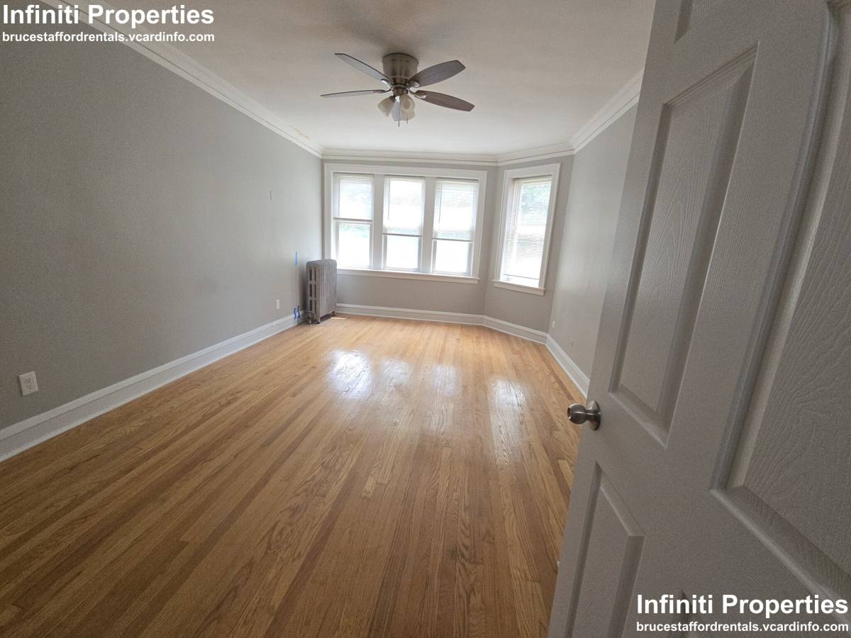 Apartment for rent at 656 E 81st #1, Chicago, IL 60619