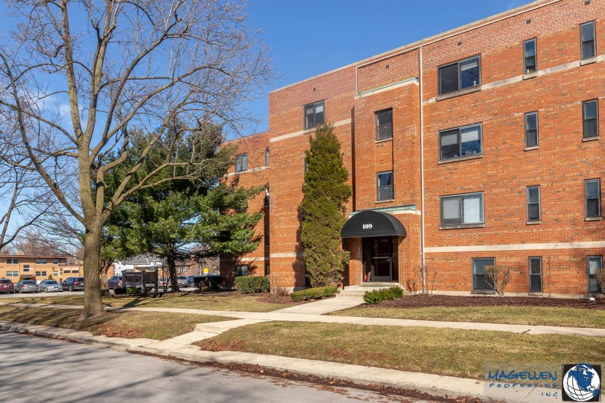 Apartment for rent at 119 S Kenmore Ave, Elmhurst, IL 60126