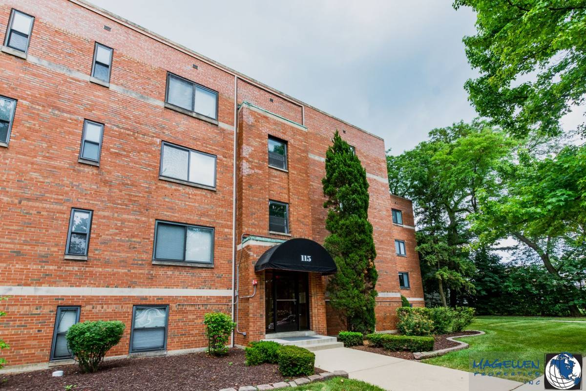 Apartment for rent at 119 S Kenmore Ave, Elmhurst, IL 60126