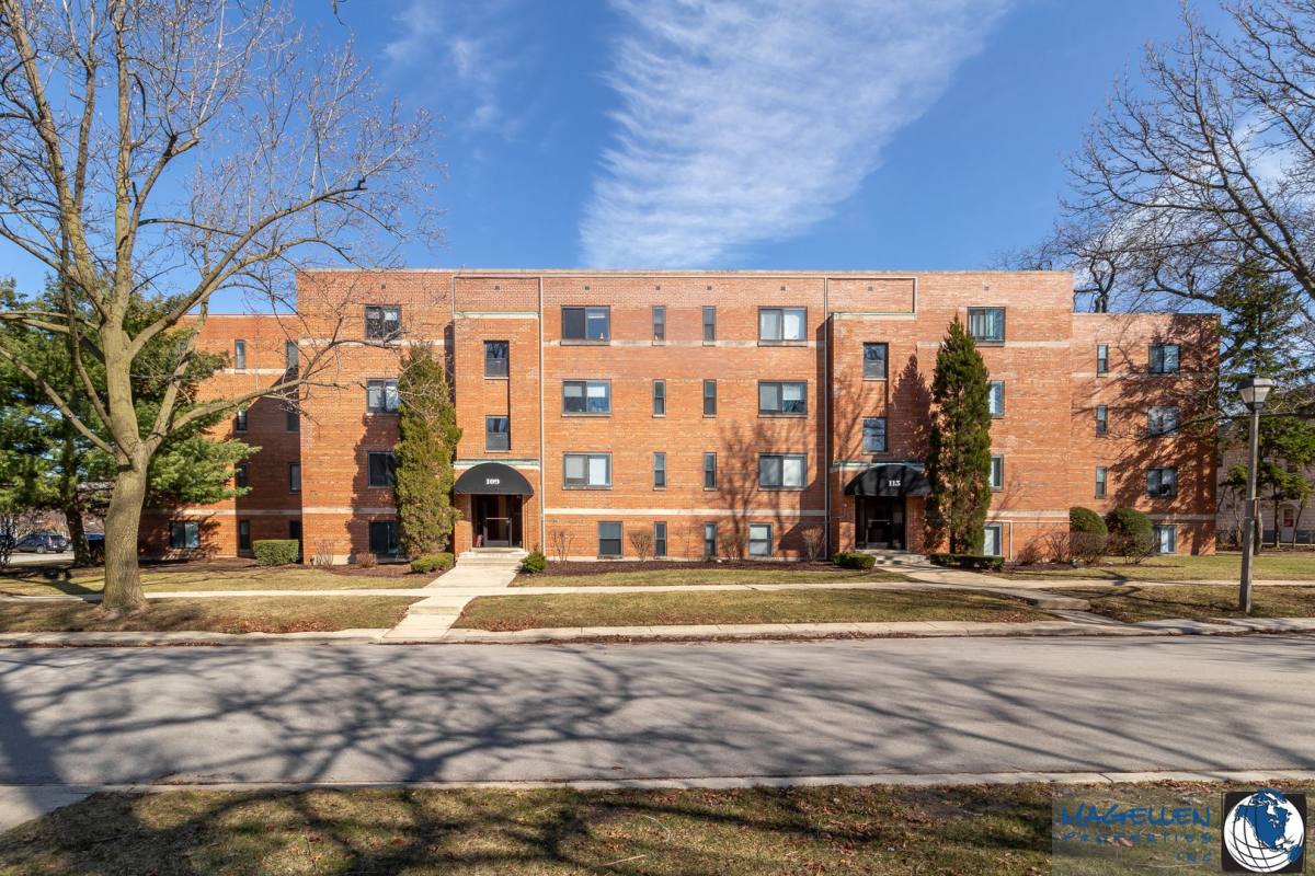 Apartment for rent at 119 S Kenmore Ave, Elmhurst, IL 60126