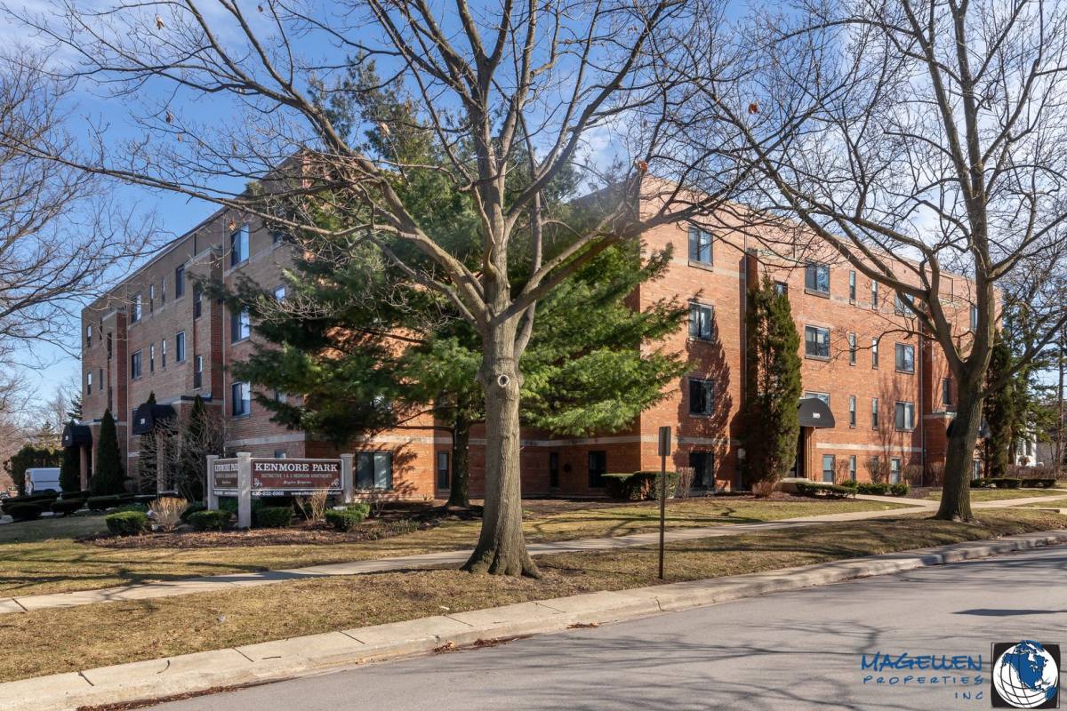 Apartment for rent at 119 S Kenmore Ave, Elmhurst, IL 60126