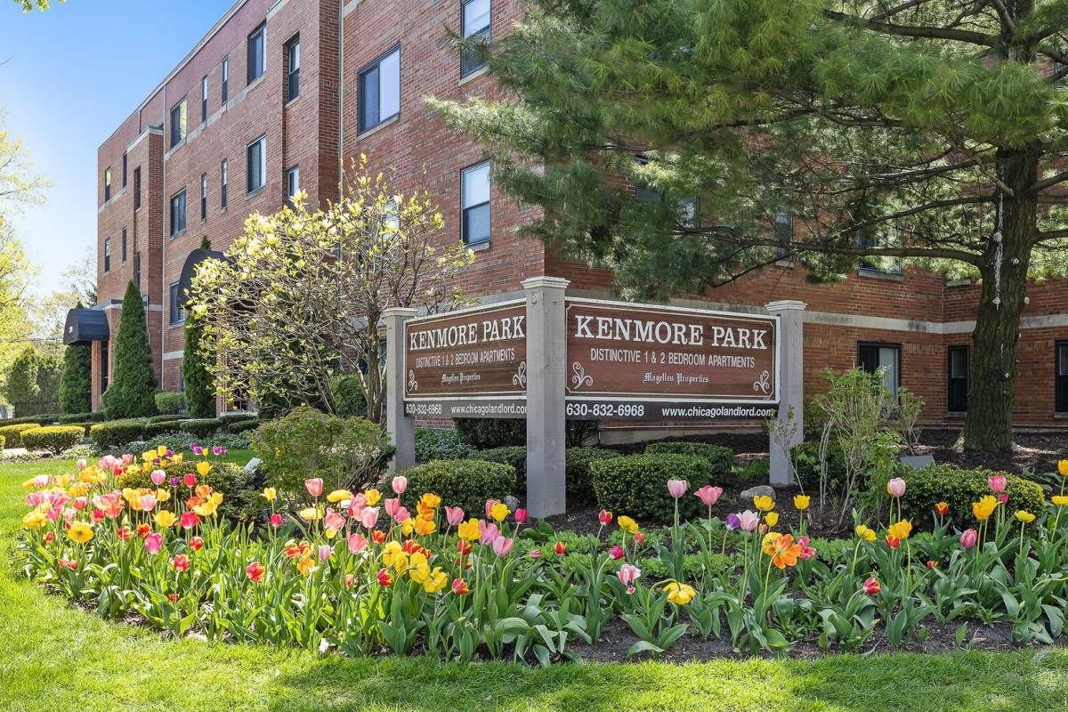 Apartment for rent at 119 S Kenmore Ave, Elmhurst, IL 60126