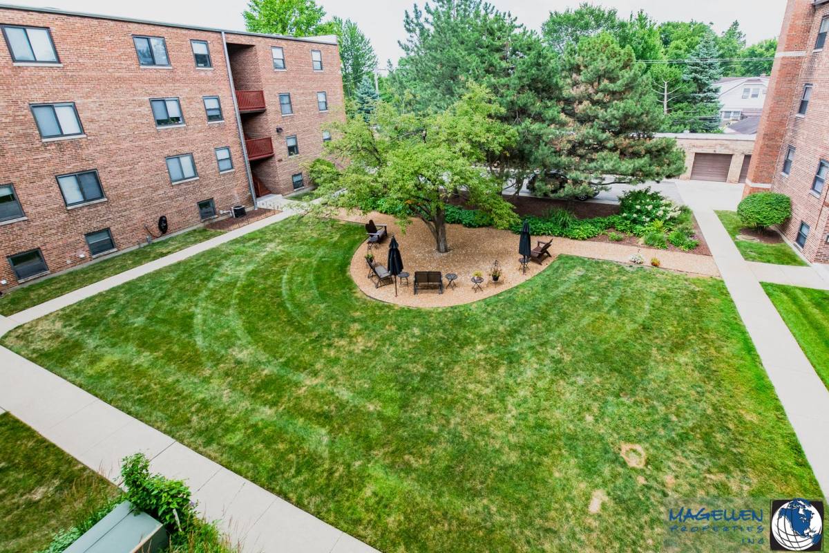 Apartment for rent at 119 S Kenmore Ave, Elmhurst, IL 60126