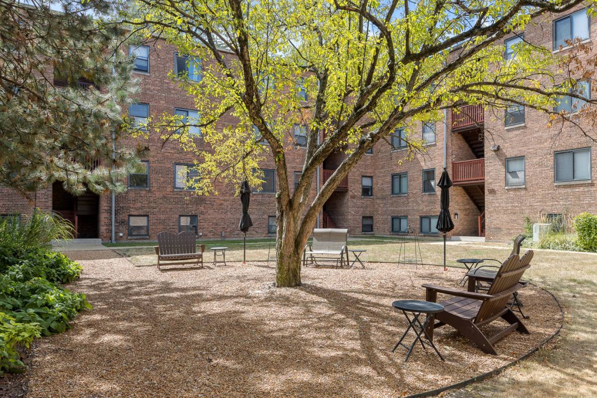 Apartment for rent at 119 S Kenmore Ave, Elmhurst, IL 60126