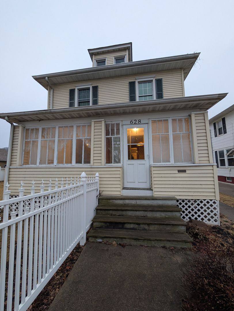 House for rent at 628 16th Ave, East Moline, IL 61244
