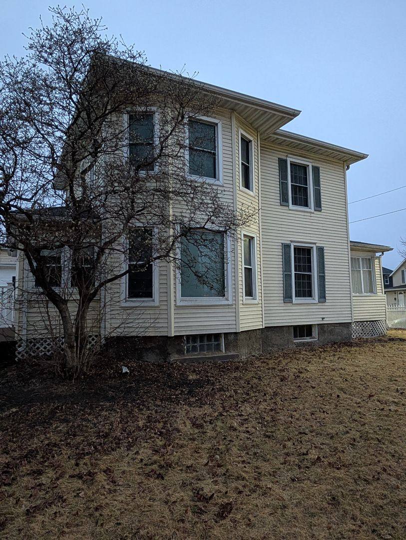 House for rent at 628 16th Ave, East Moline, IL 61244