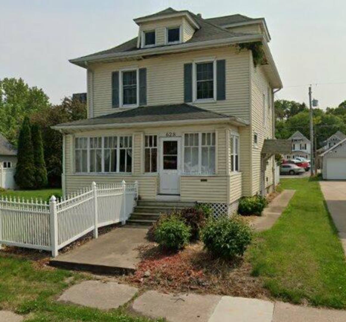 House for rent at 628 16th Ave, East Moline, IL 61244
