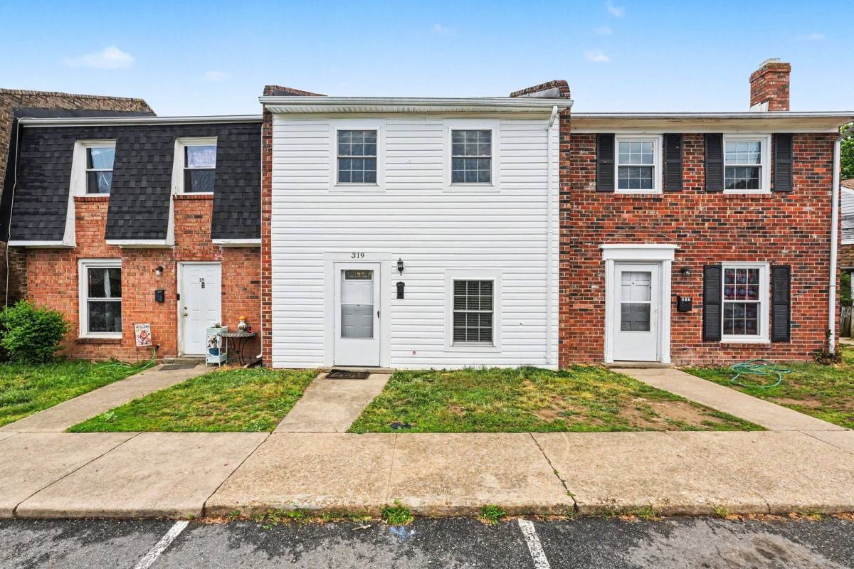 Townhouse for rent at 319 Brock Square, Fredericksburg, VA 22401